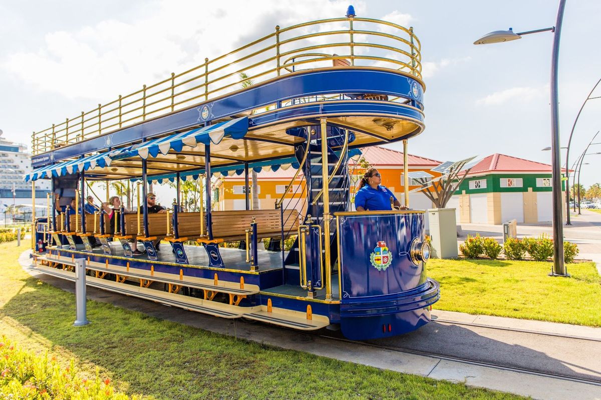 The tram in Oranjestad